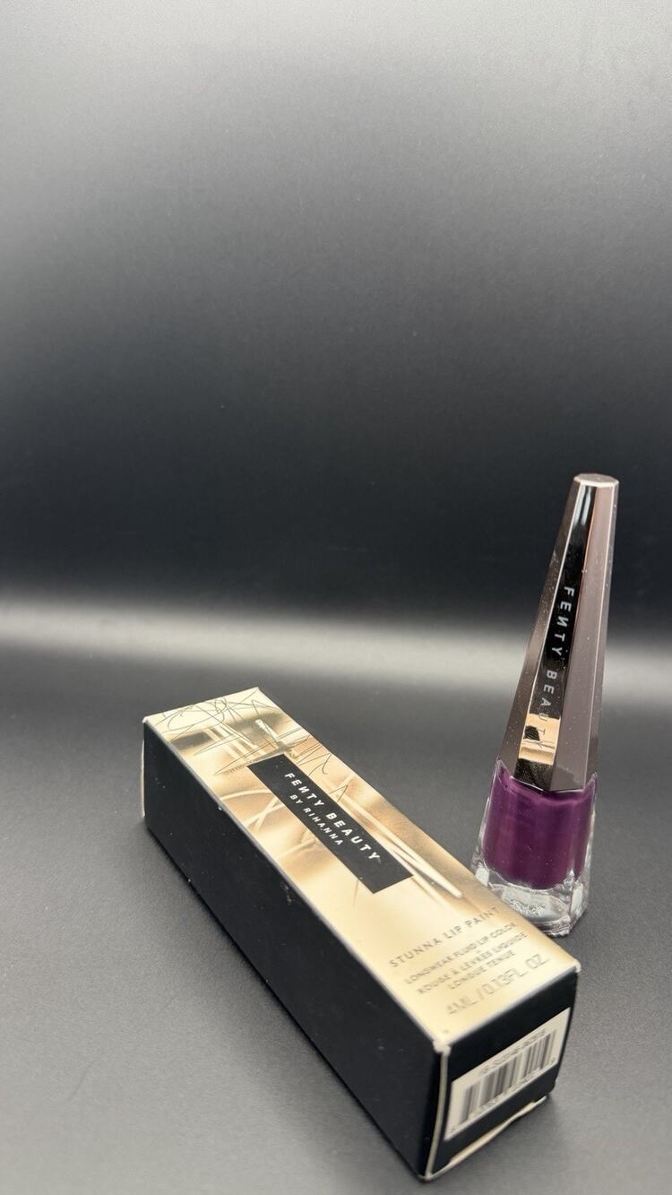 Fenty Beauty by Rihanna Stunna Lip Paint UNDEFEATED Longwear Fluid Lip Color NIB